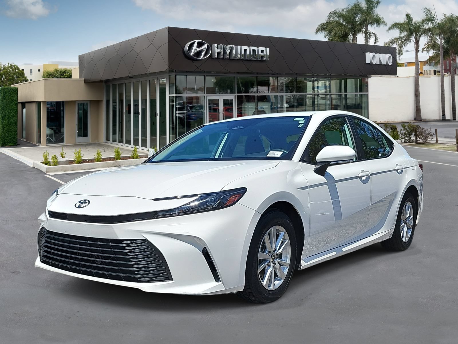 Used 2025 Toyota Camry LE FWD image 7