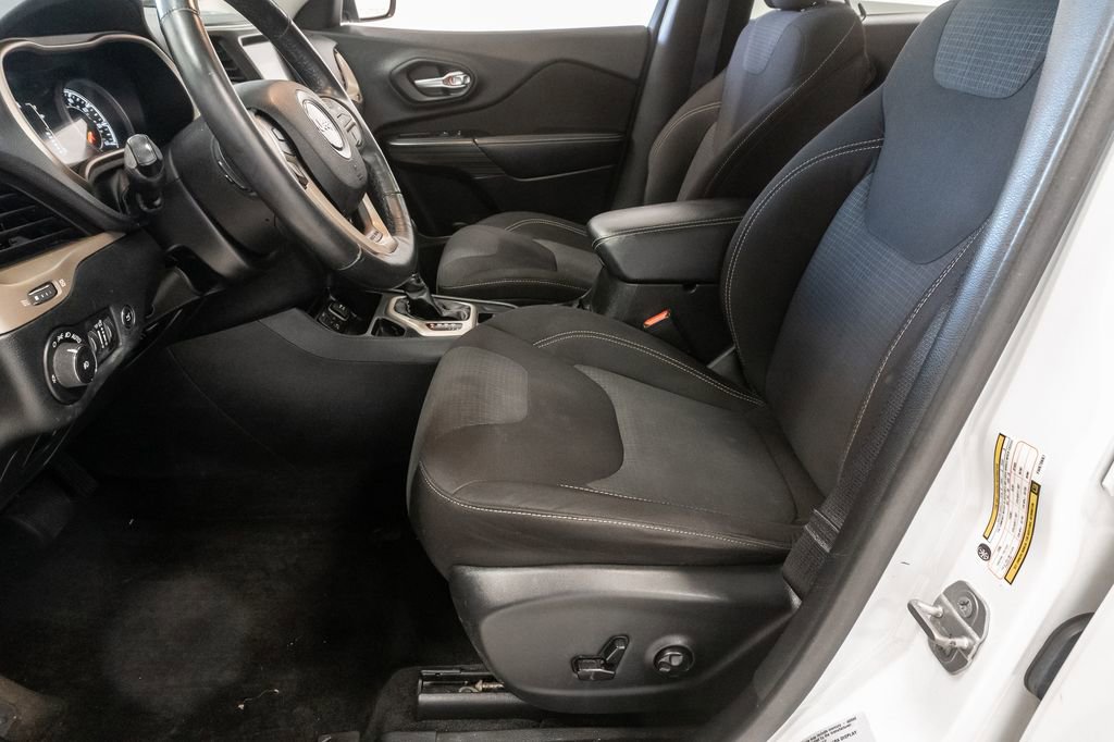 Used 2015 Jeep Cherokee Latitude w/ Comfort/Convenience Group FWD image 11
