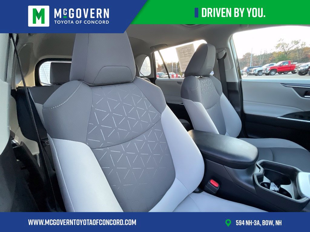 Used 2021 Toyota RAV4 XLE w/ Convenience Package AWD/4WD image 25