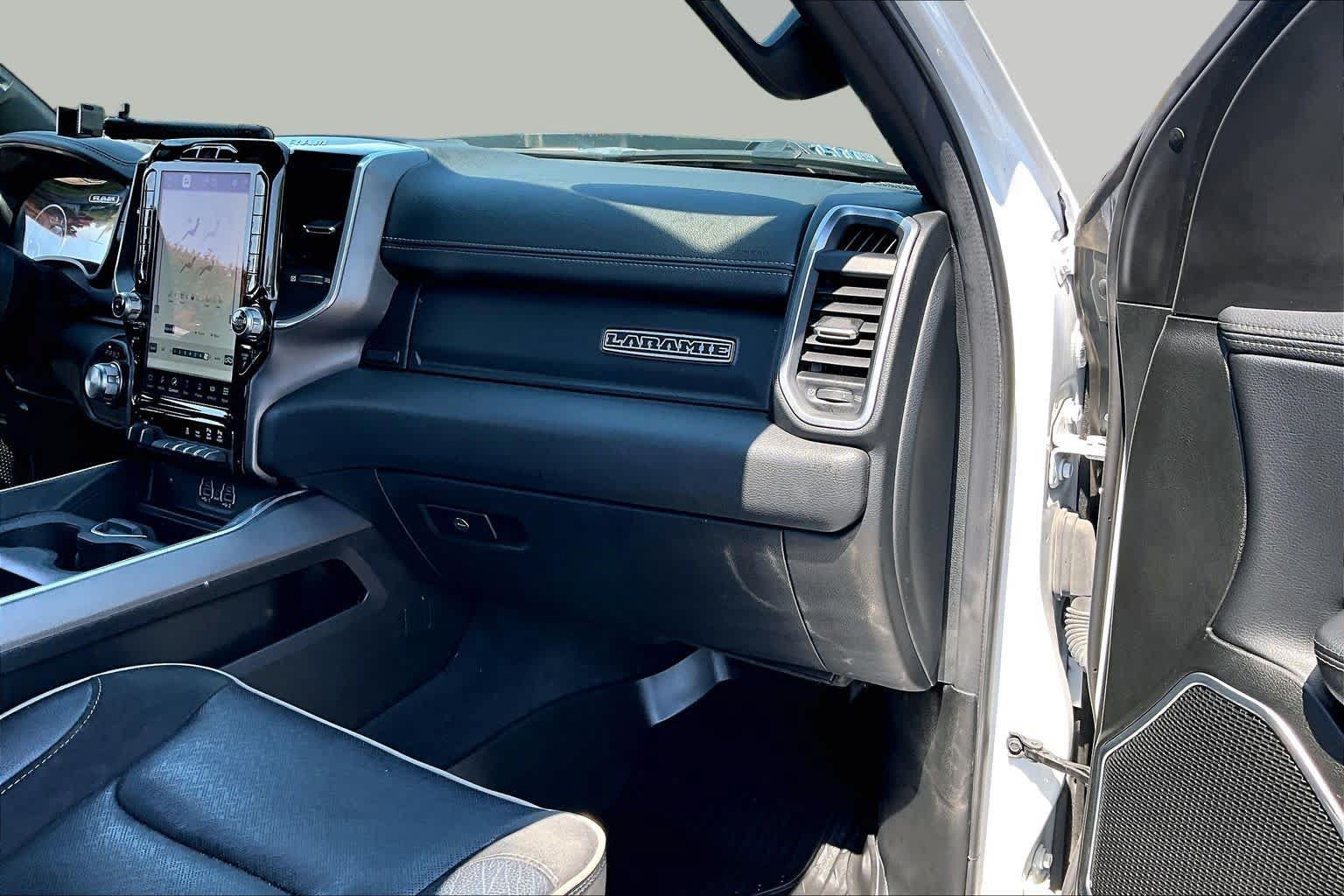 Used 2022 RAM 1500 Laramie w/ Sport Appearance Package AWD/4WD image 18