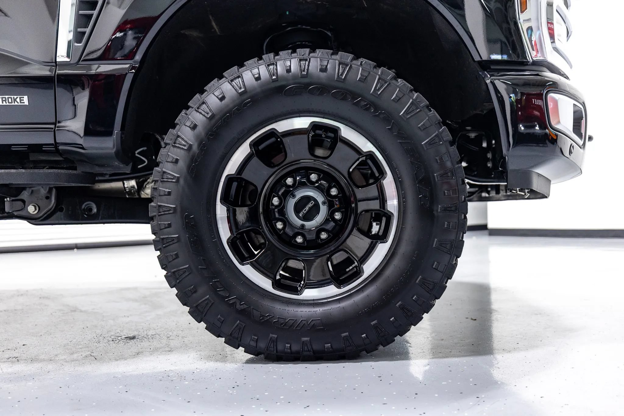Used 2025 Ford F350 Platinum w/ Platinum Plus Package AWD/4WD image 29