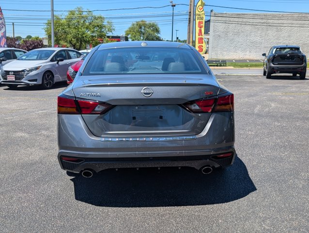Certified 2023 Nissan Altima 2.5 SR w/ SR Premium Package FWD image 4