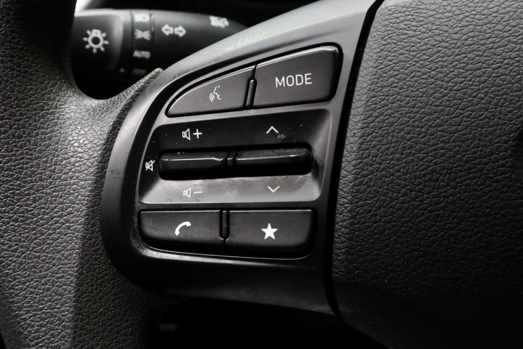 Certified 2025 Hyundai Venue SE FWD image 26
