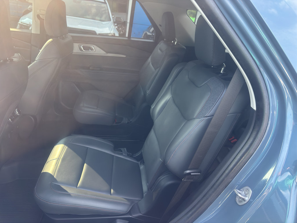 Used 2025 Ford Explorer Active w/ Active Comfort Package AWD/4WD image 21