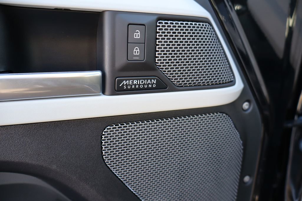 Used 2023 Land Rover Defender 90 X-Dynamic SE image 11