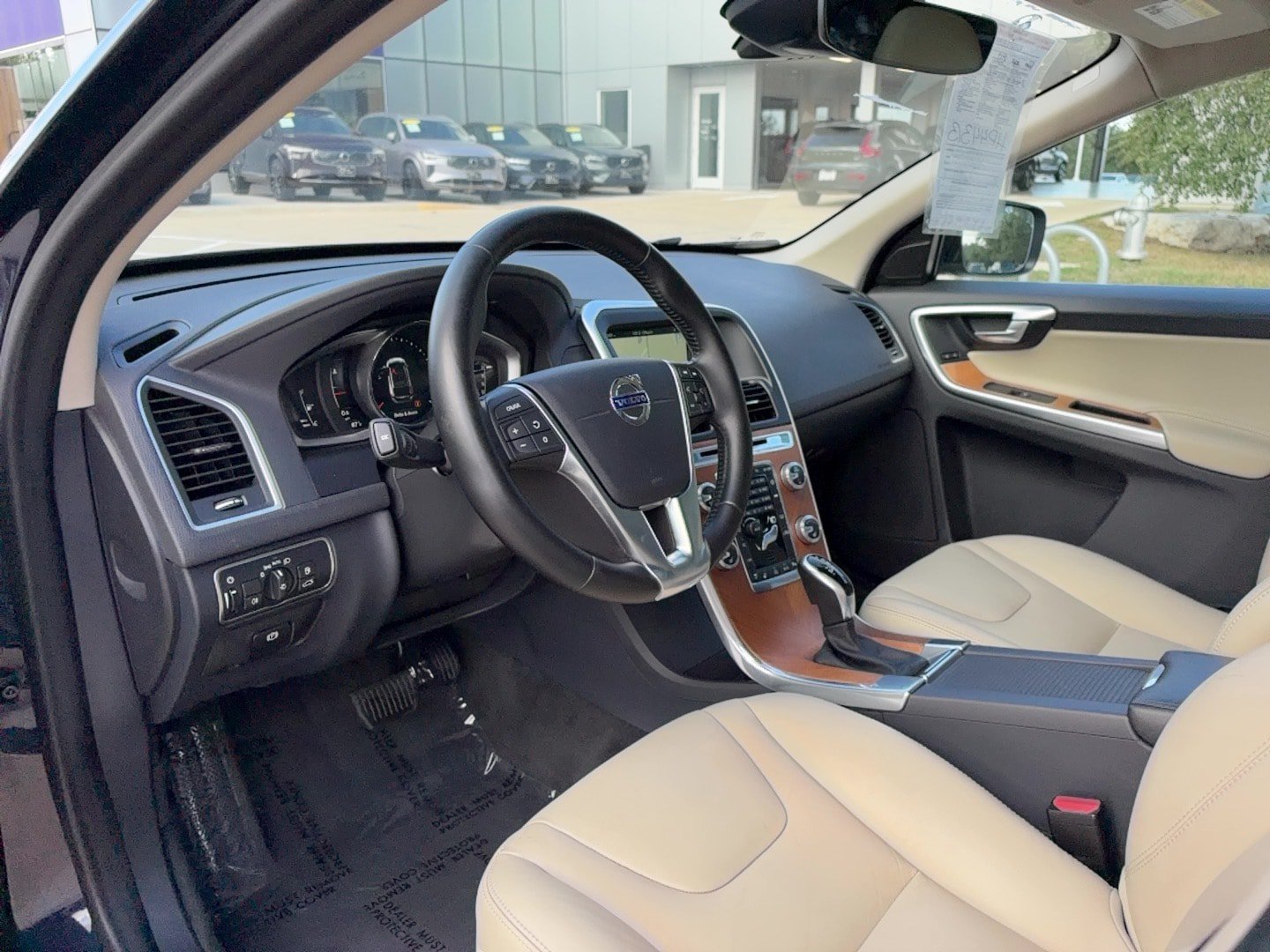 Used 2017 Volvo XC60 T6 Inscription w/ Climate Package AWD/4WD image 11