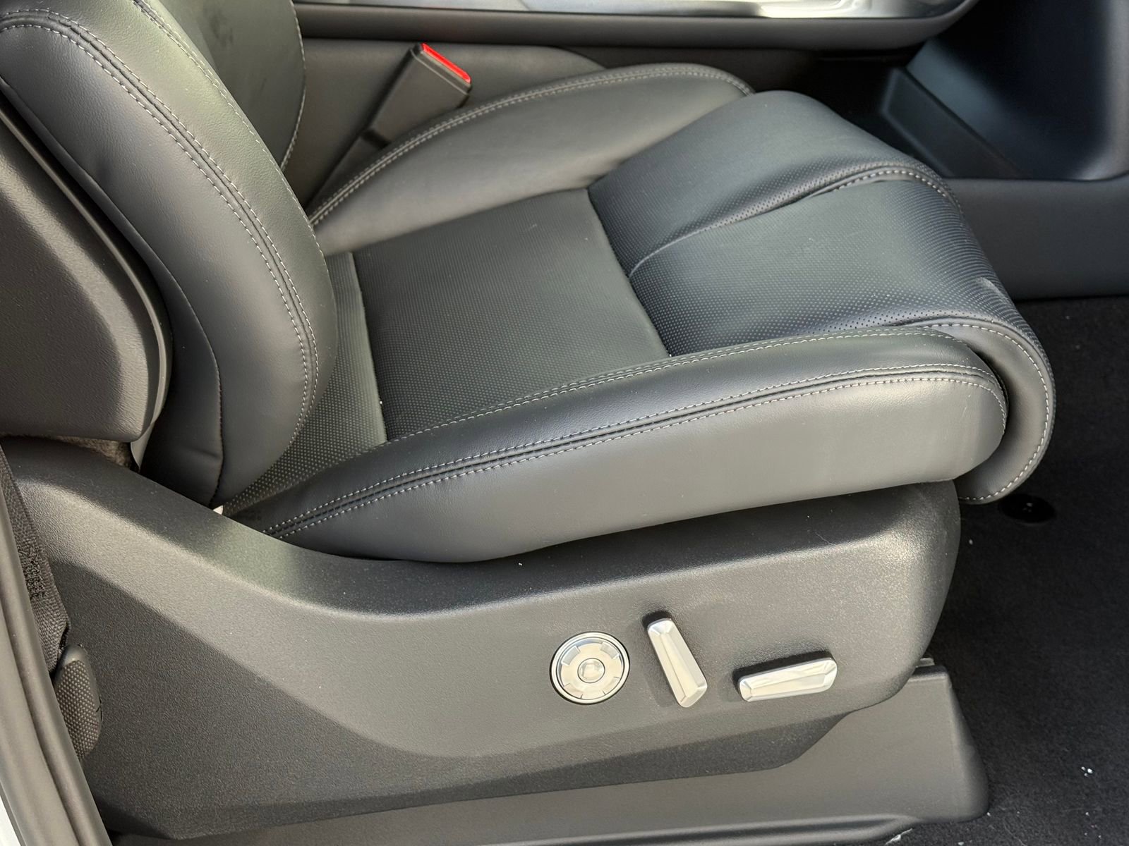 New 2026 Lincoln Navigator Reserve w/ Jet Appearance Package image 10