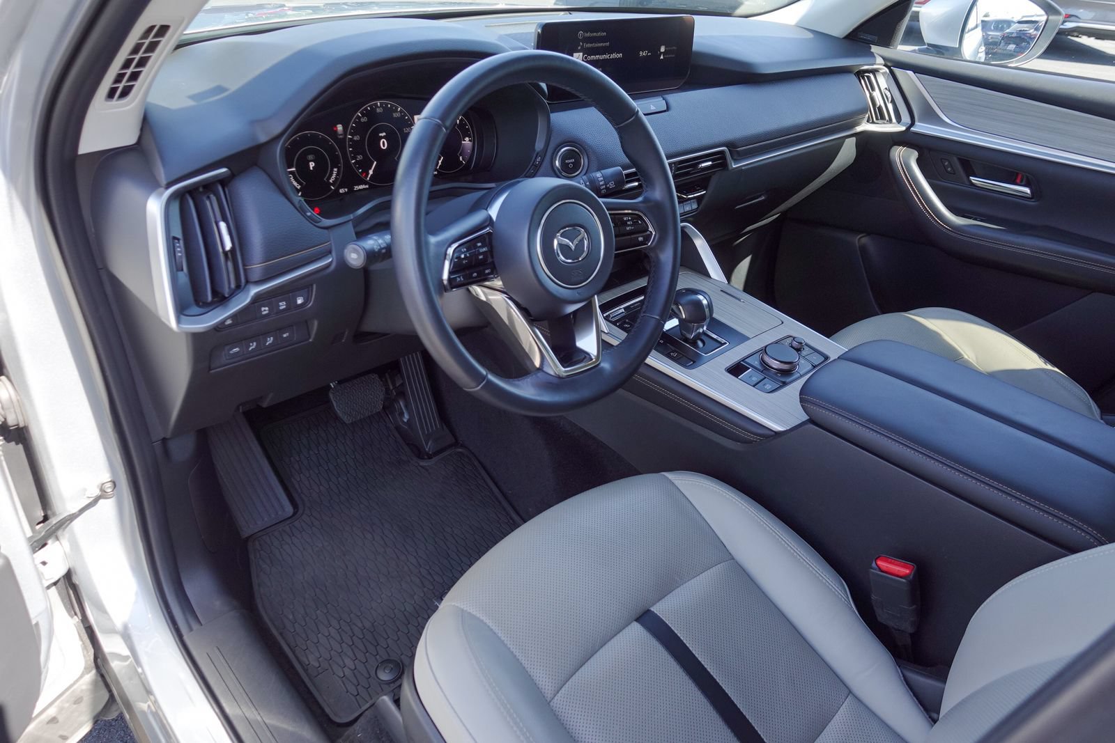 Certified 2024 MAZDA CX-90 Plug-In Hybrid w/ Premium Pkg AWD/4WD image 17