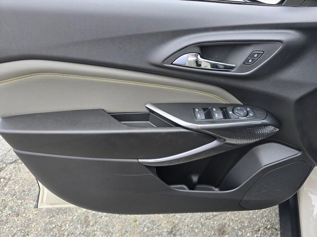 New 2026 Chevrolet Trax ACTIV w/ Sunroof Package image 9