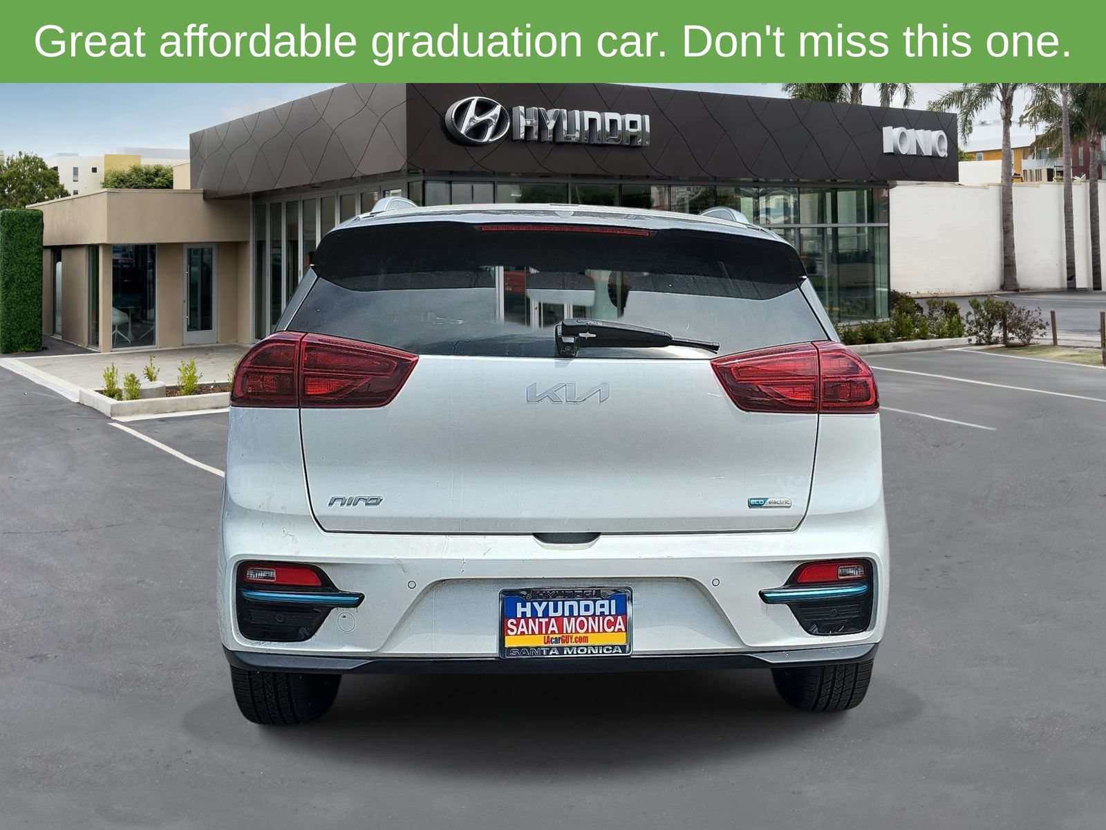 Used 2022 Kia Niro EX Premium w/ Cold Weather Package FWD image 4