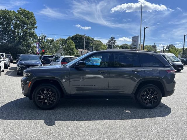 Used 2024 Jeep Grand Cherokee Altitude AWD/4WD image 6