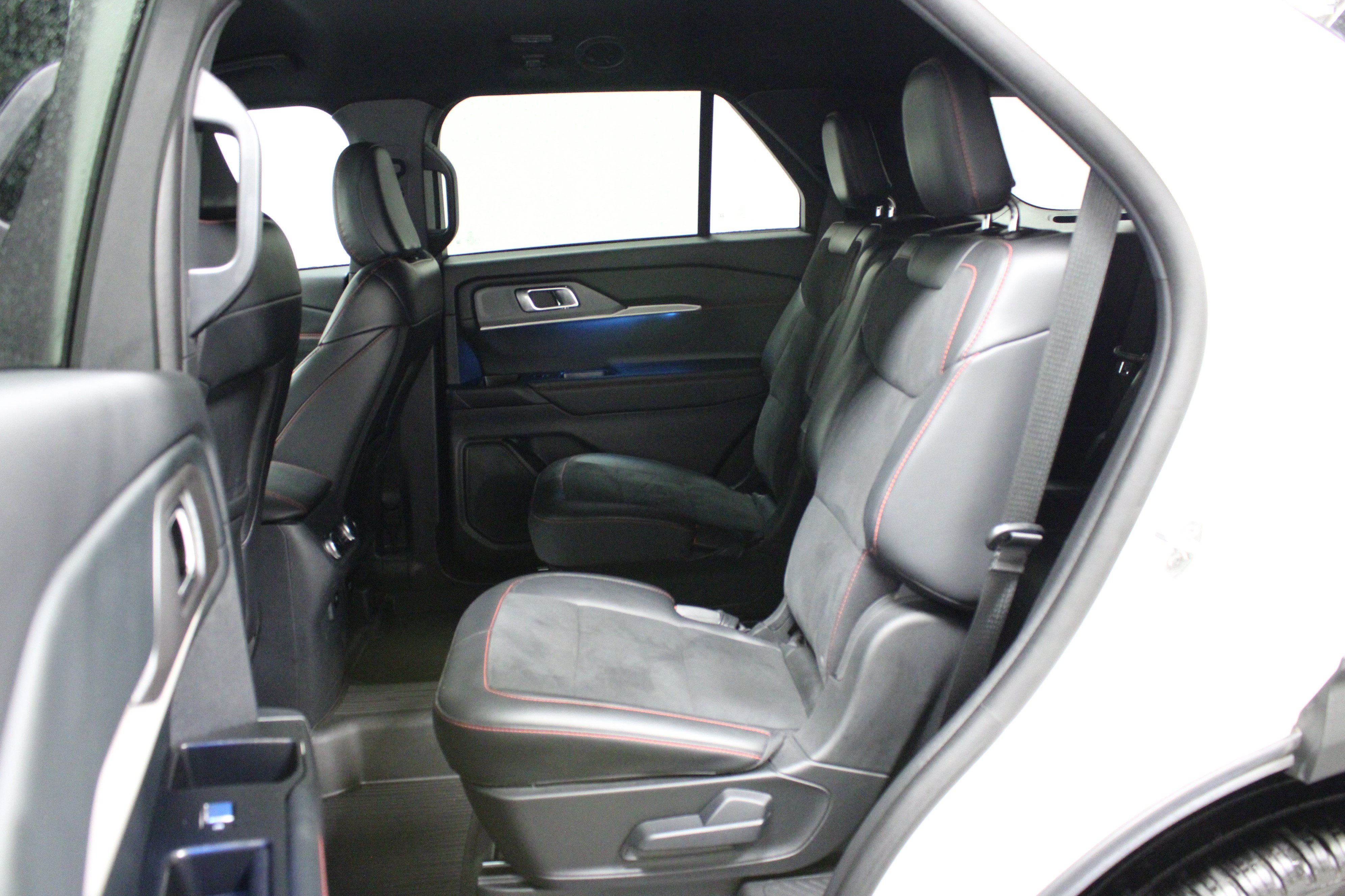 Used 2025 Ford Explorer ST AWD/4WD image 13