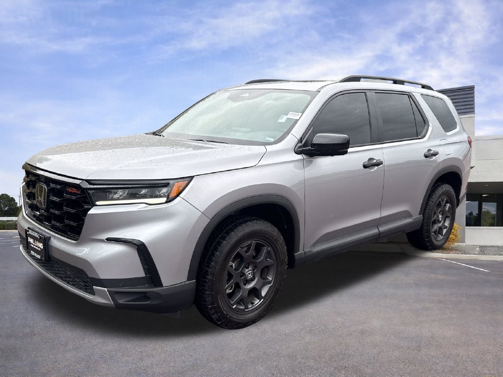 Used 2025 Honda Pilot TrailSport image 3