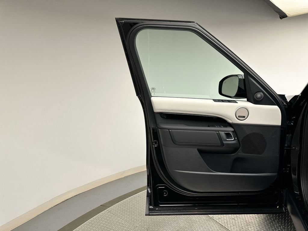 New 2026 Land Rover Discovery S AWD/4WD image 17