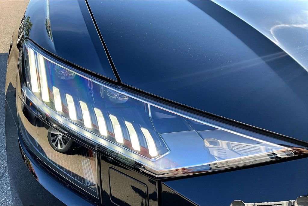 Used 2023 Audi Q8 Premium w/ Convenience Package AWD/4WD image 32