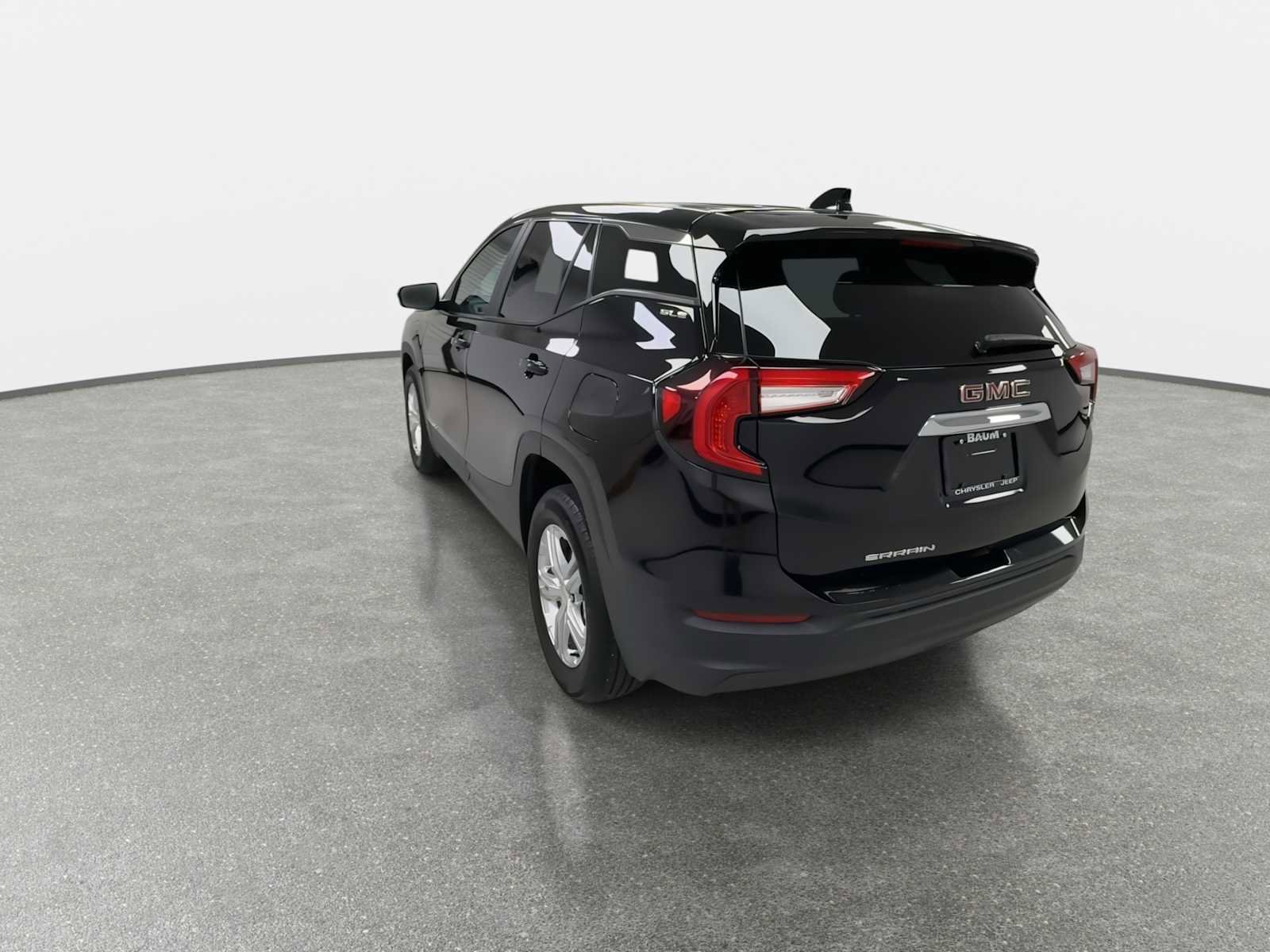 Used 2024 GMC Terrain SLE image 7