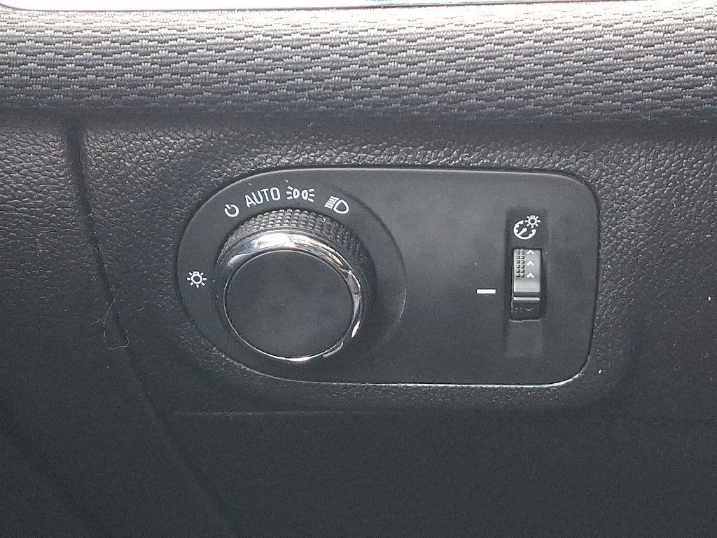 Certified 2017 Chevrolet Cruze LS FWD image 21