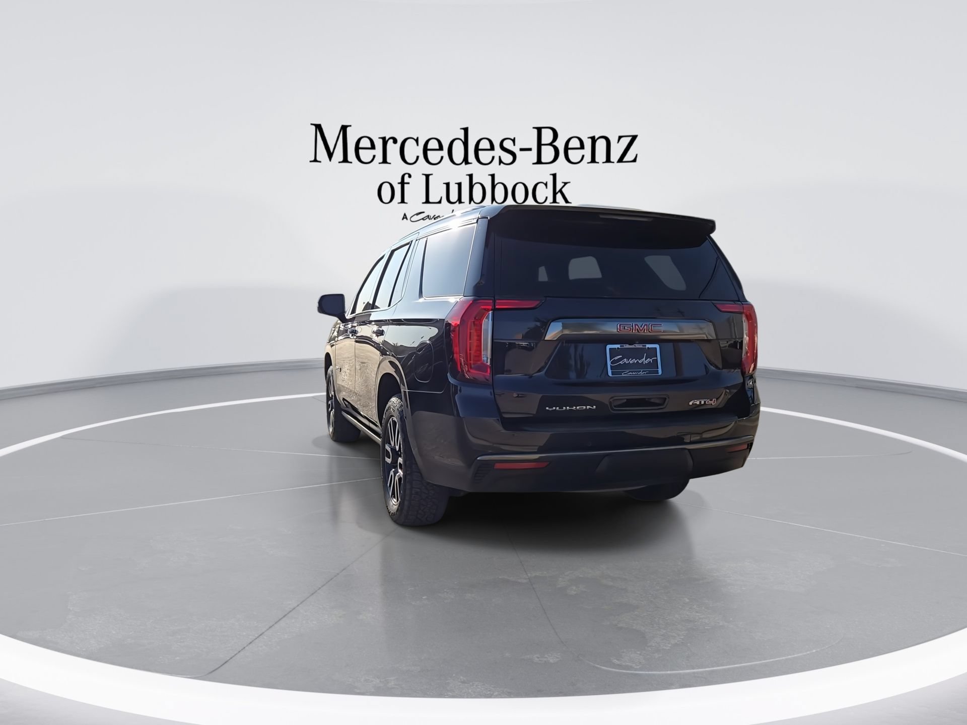 Used 2023 GMC Yukon AT4 w/ Technology Package AWD/4WD image 7