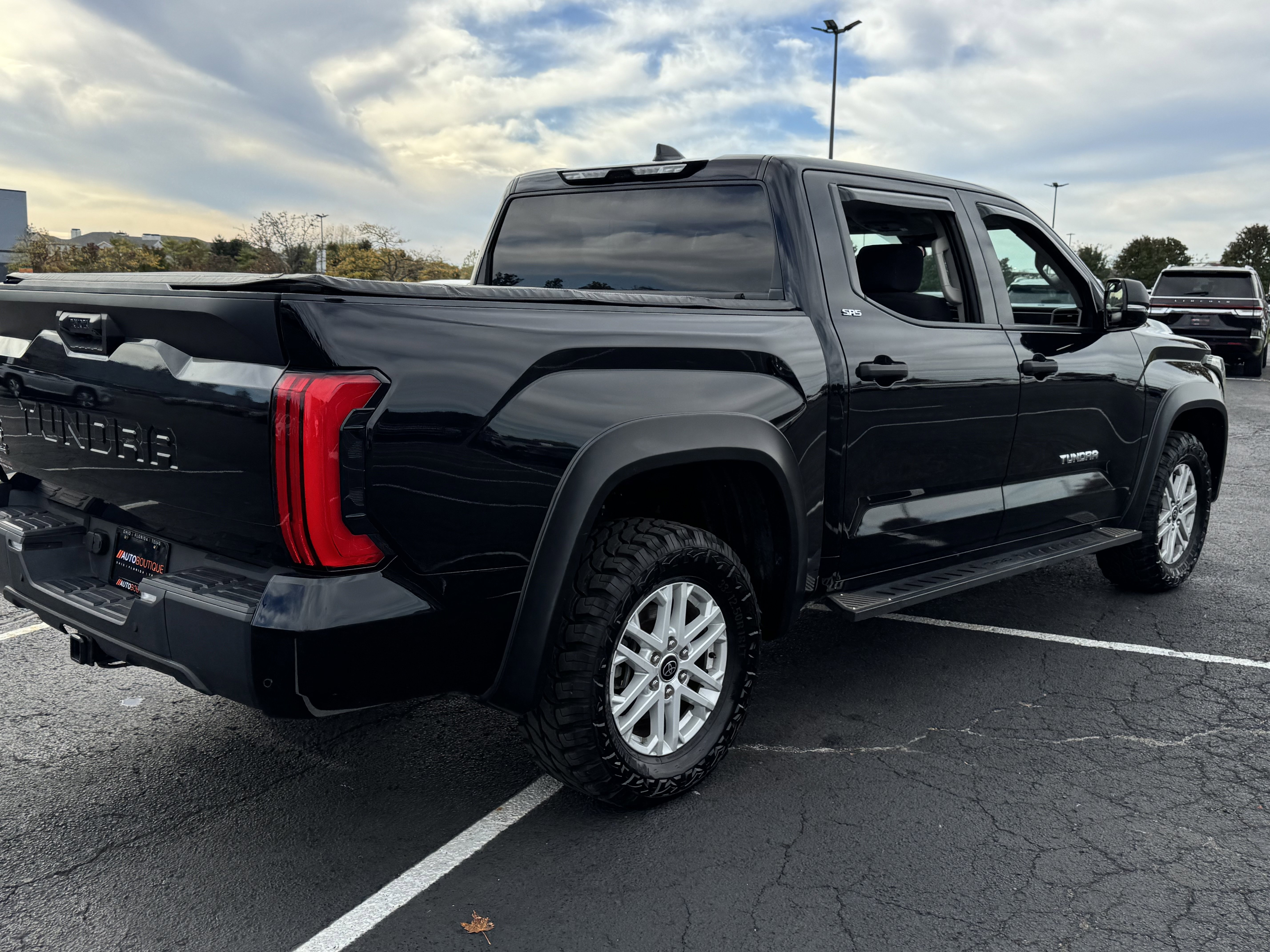 Used 2022 Toyota Tundra SR5 w/ SR5 Convenience Package image 11