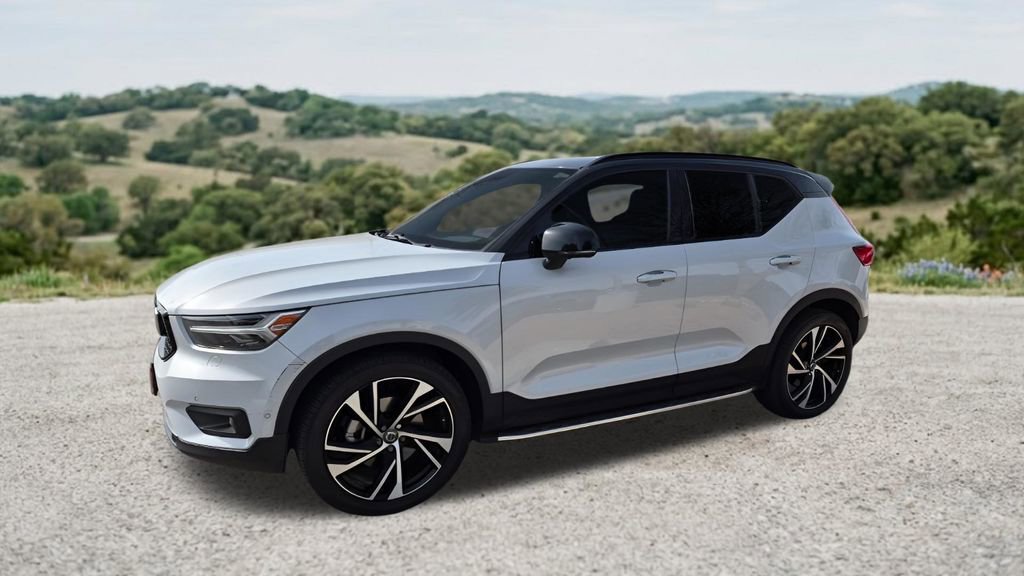Used 2022 Volvo XC40 T5 R-Design w/ Advanced Package AWD/4WD image 4