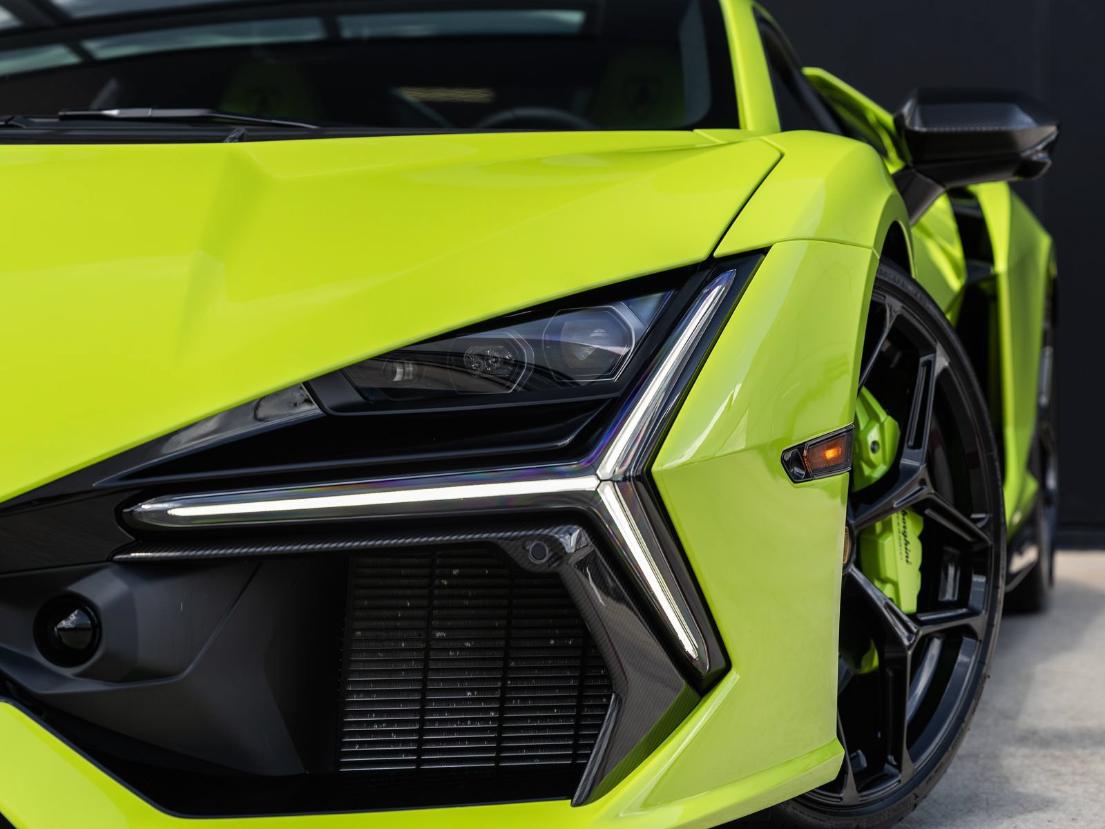 Used 2025 Lamborghini Revuelto AWD/4WD image 24