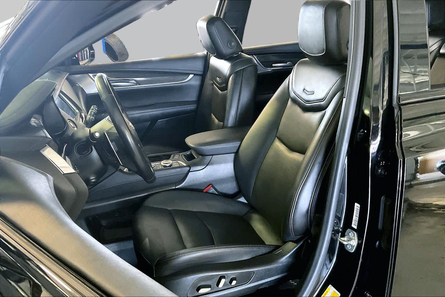 Used 2025 Cadillac XT5 Sportv w/ Technology Package AWD/4WD image 7