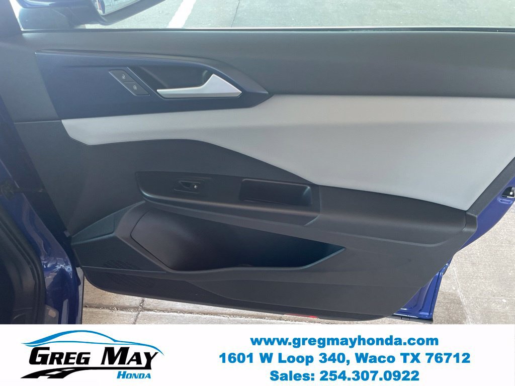 Used 2022 Volkswagen Taos SE w/ Panoramic Sunroof Package FWD image 32