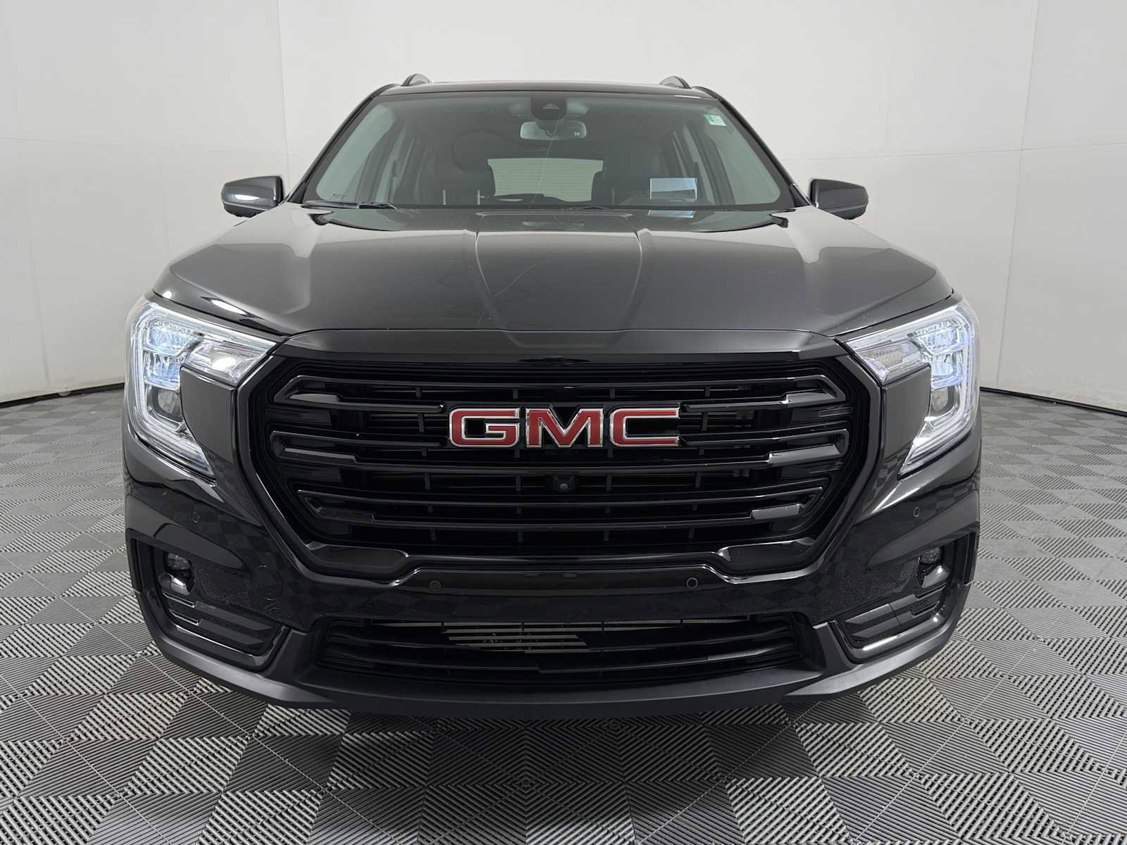 Used 2024 GMC Terrain SLT w/ Tech Package AWD/4WD image 2