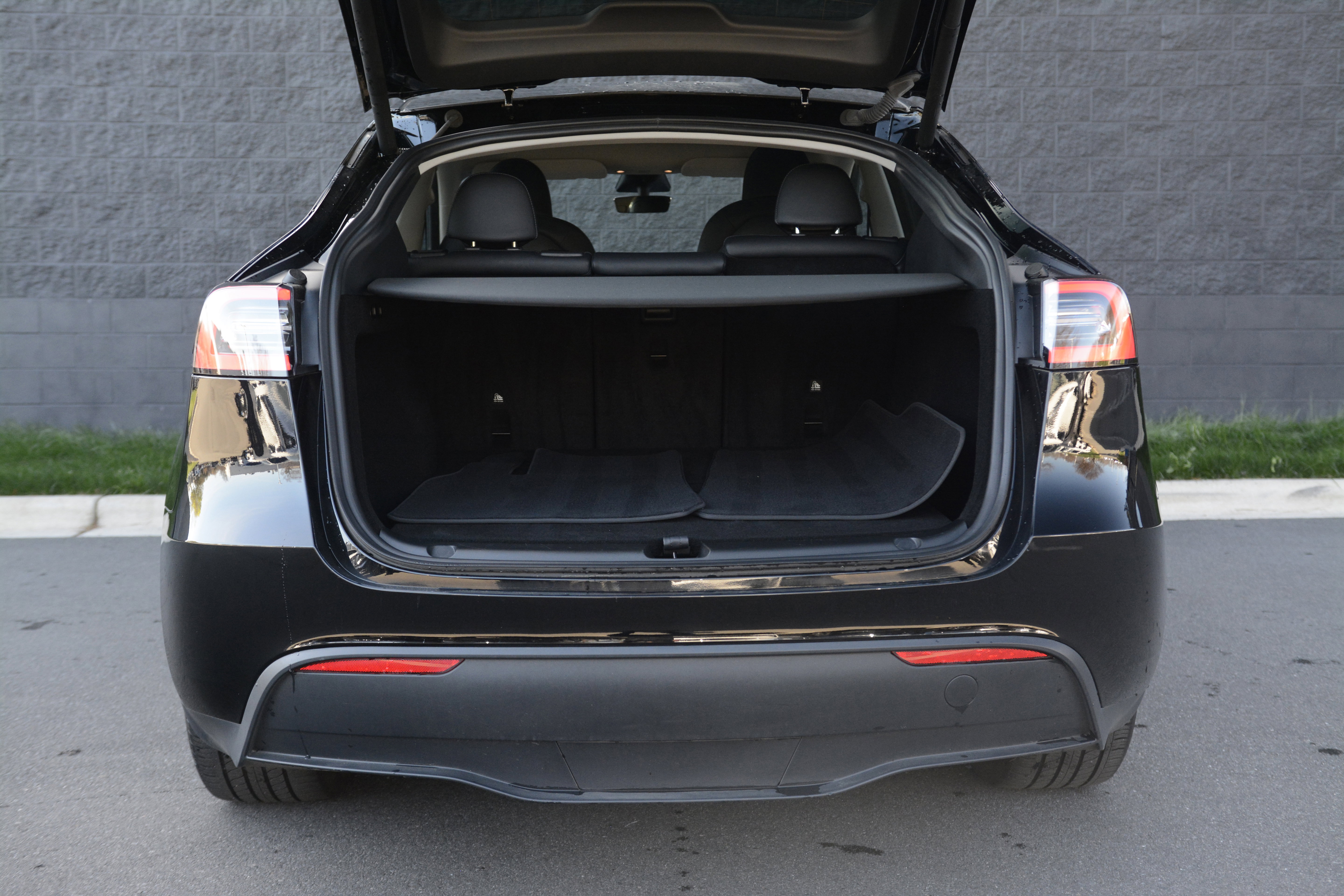 Used 2023 Tesla Model Y Long Range image 34