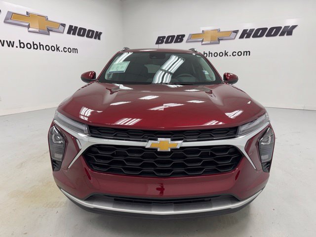 Used 2024 Chevrolet Trax LT FWD image 2