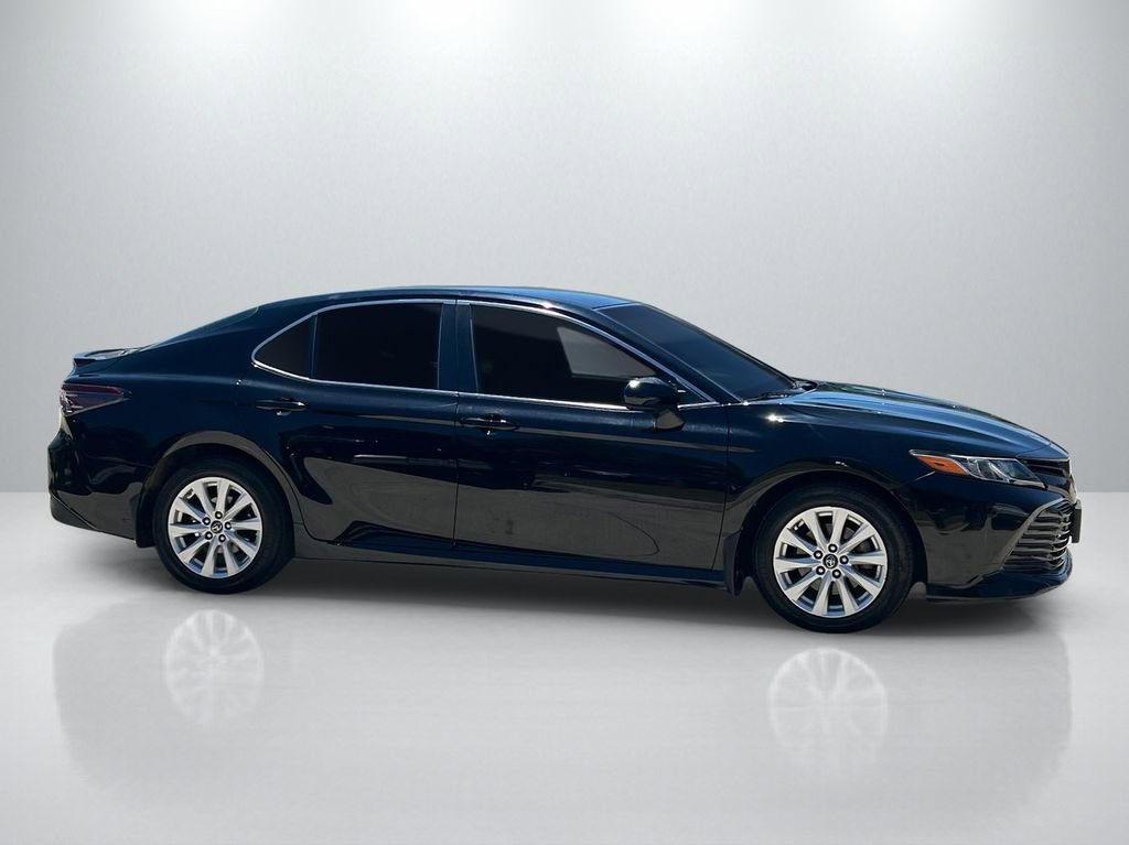 Used 2018 Toyota Camry LE FWD image 4