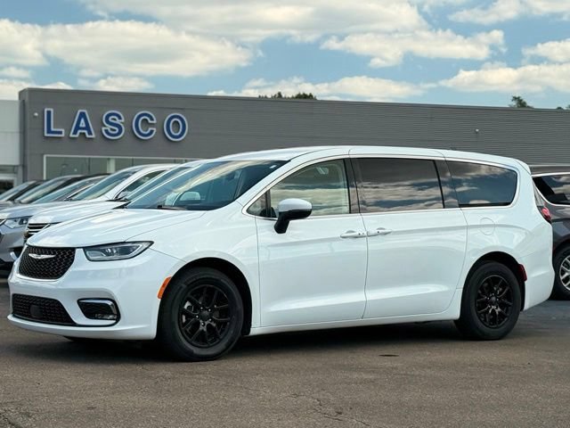 Used 2023 Chrysler Pacifica Touring-L