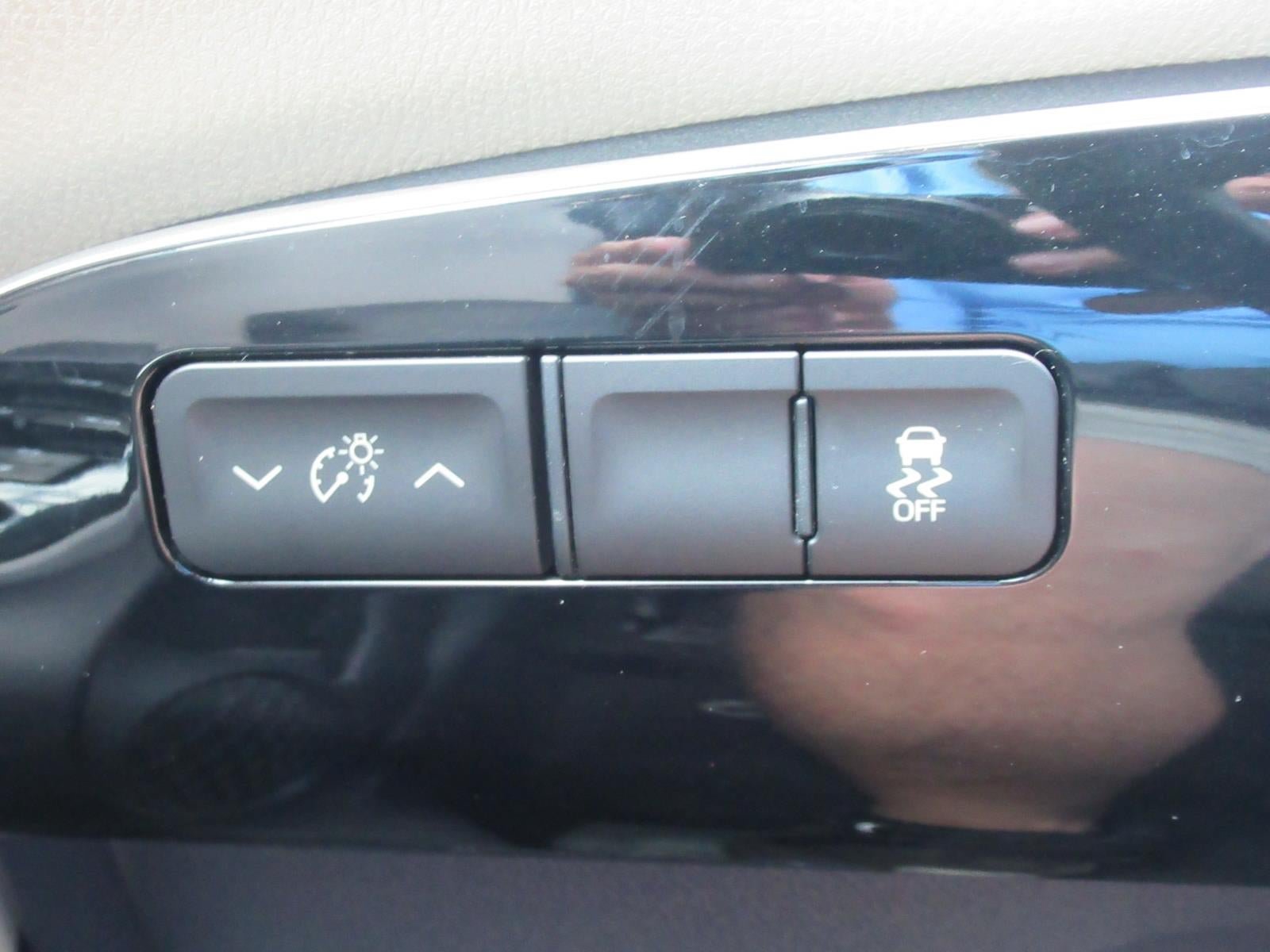 Used 2016 Toyota Prius Two FWD image 21