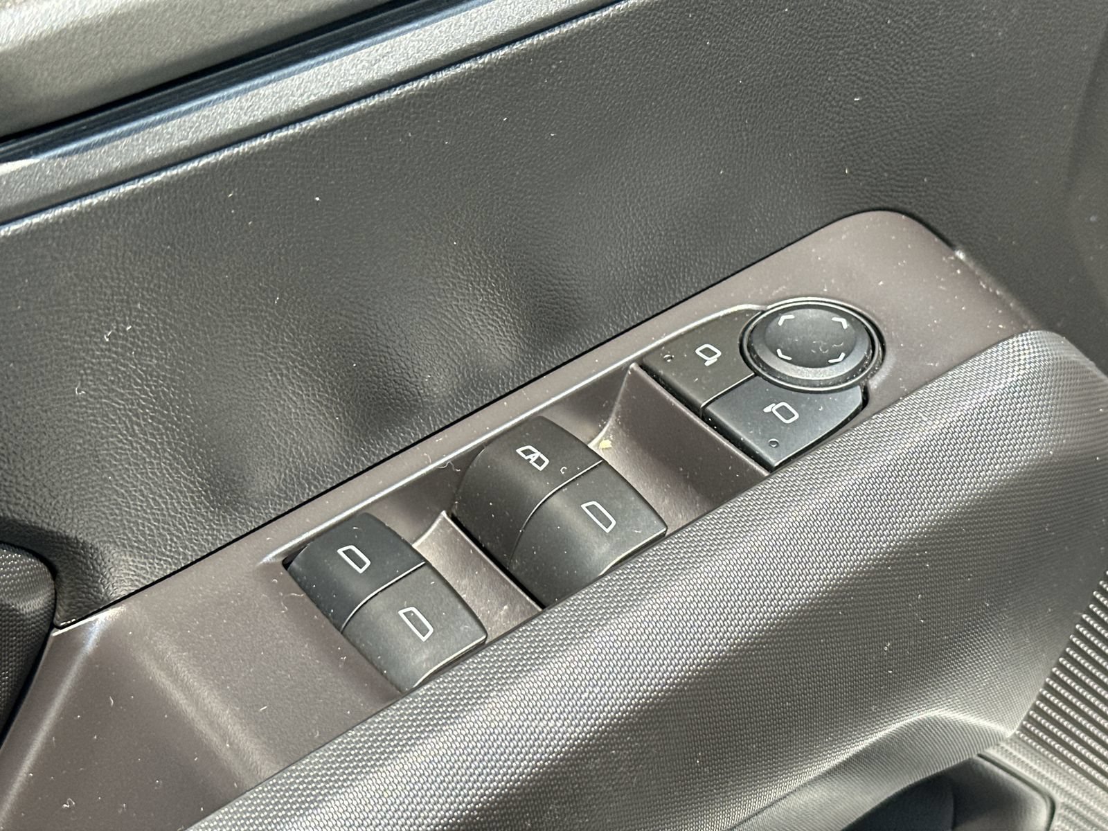 Used 2024 Chevrolet Colorado Trail Boss w/ Technology Package AWD/4WD image 15