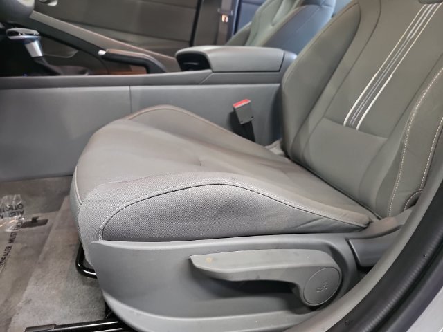 Used 2024 Hyundai Elantra SEL FWD image 30