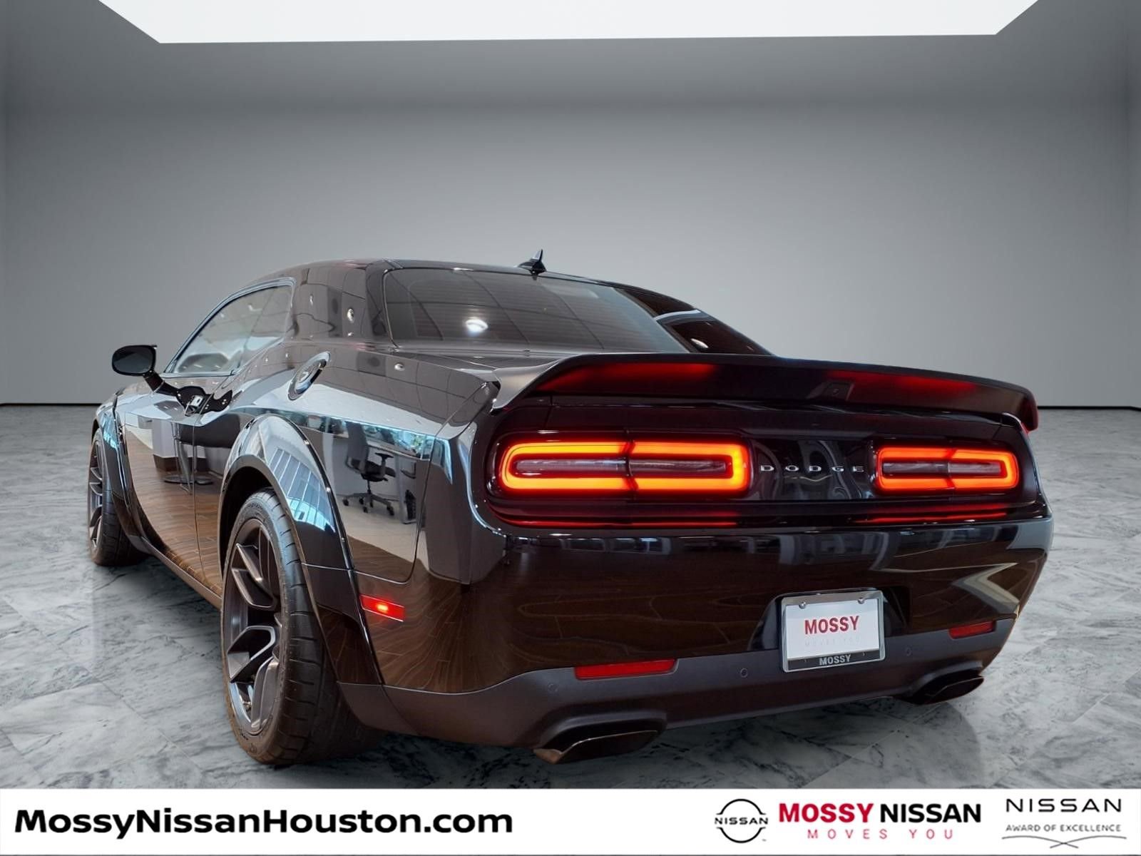 Used 2019 Dodge Challenger SRT Hellcat Redeye image 2