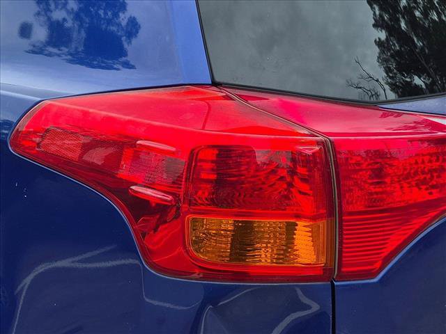 Used 2014 Toyota RAV4 LE FWD image 13