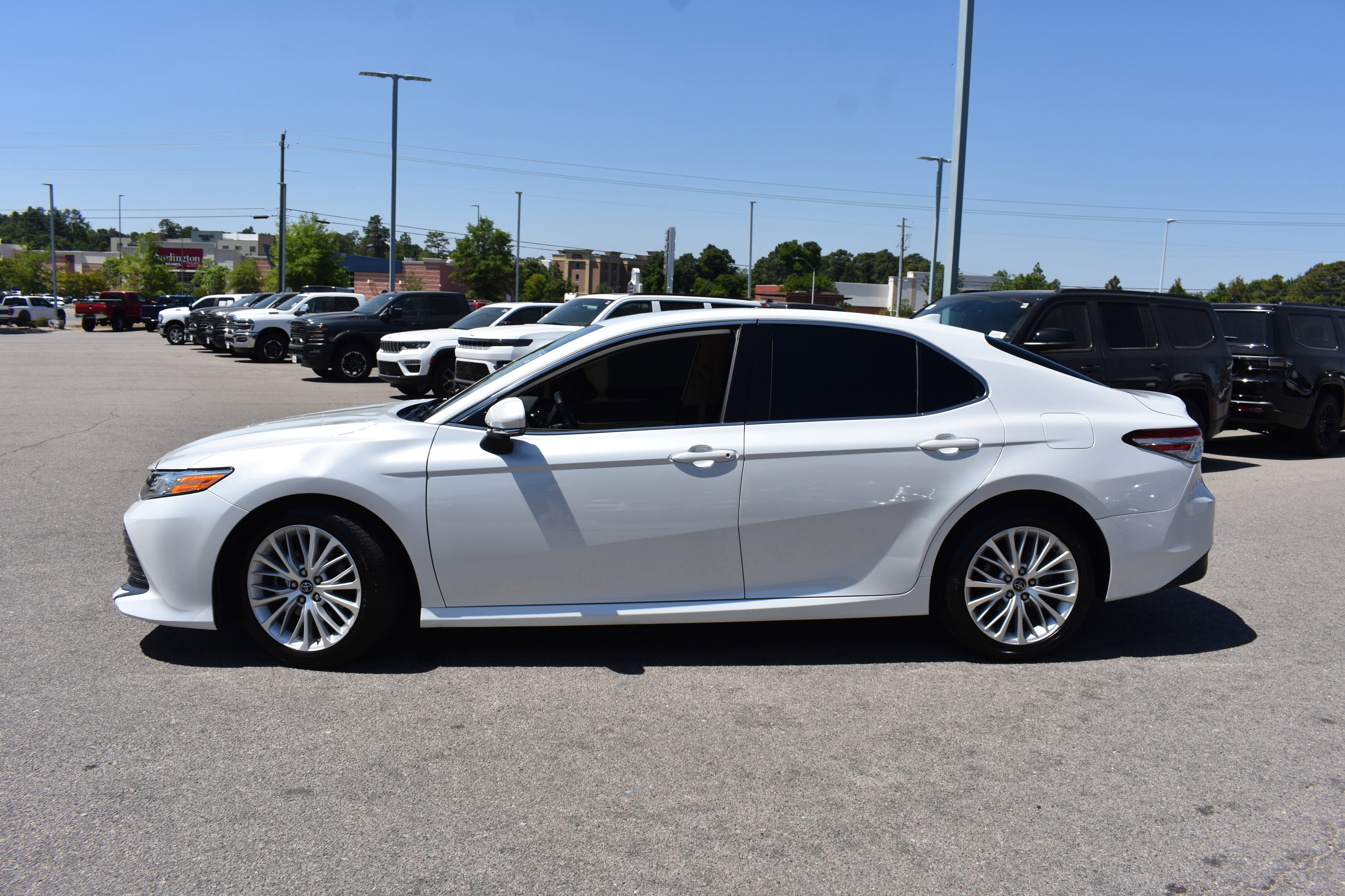 Used 2019 Toyota Camry XLE FWD image 6