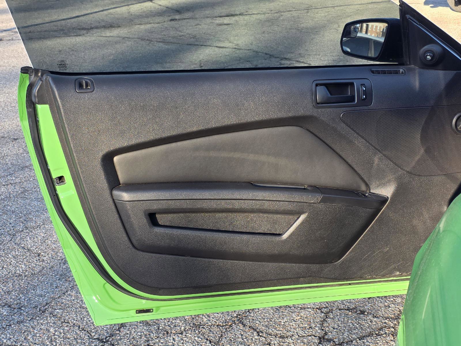 Used 2014 Ford Mustang Coupe w/ V6 Performance Package image 25