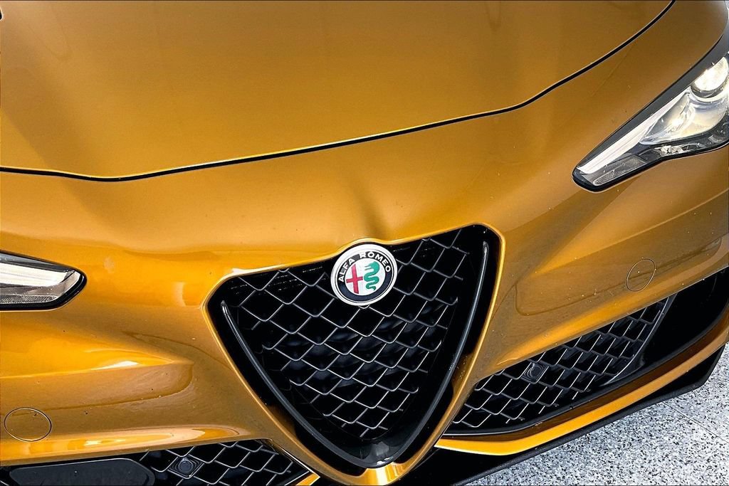 Used 2023 Alfa Romeo Giulia Quadrifoglio RWD image 32