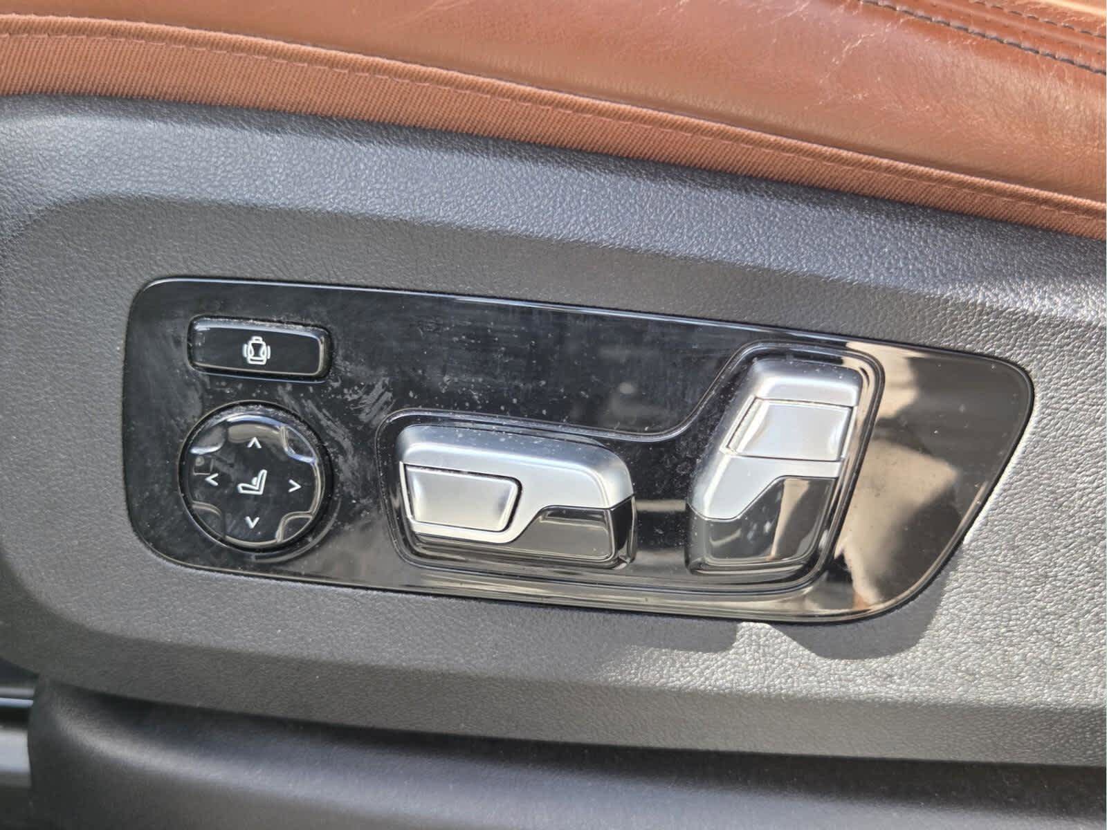 Used 2019 BMW X5 xDrive50i w/ M Sport Package AWD/4WD image 22