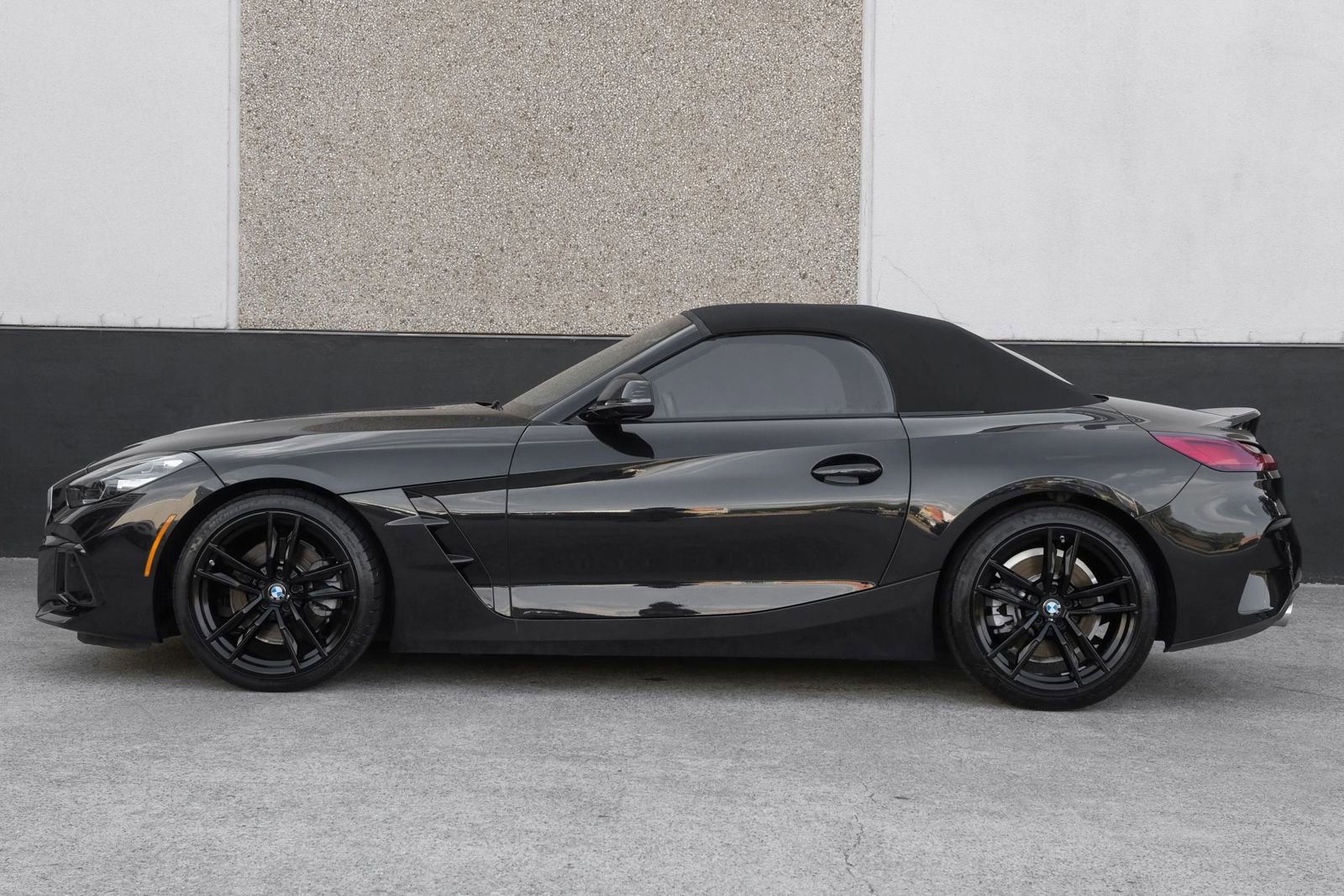 Used 2024 BMW Z4 sDrive30i w/ Convenience Package image 10