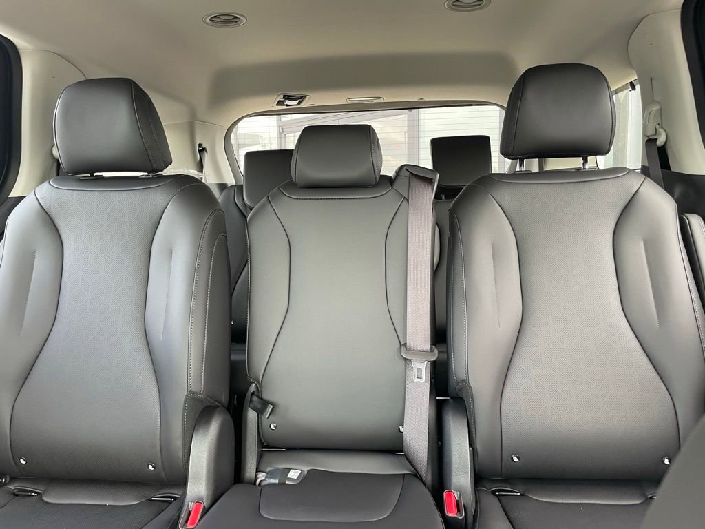 New 2026 Kia Carnival EX image 23