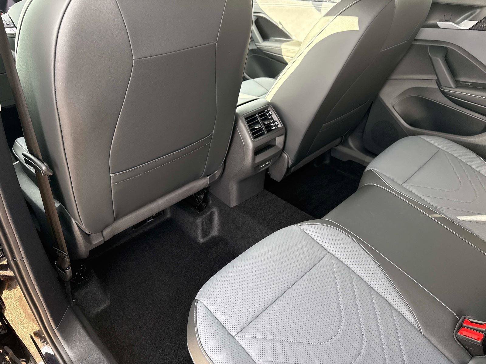 New 2026 Volkswagen Tiguan SE image 14