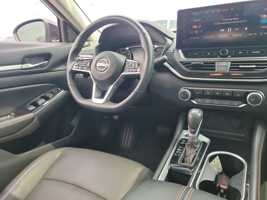 Used 2024 Nissan Altima 2.5 SR w/ SR Premium Package FWD image 13