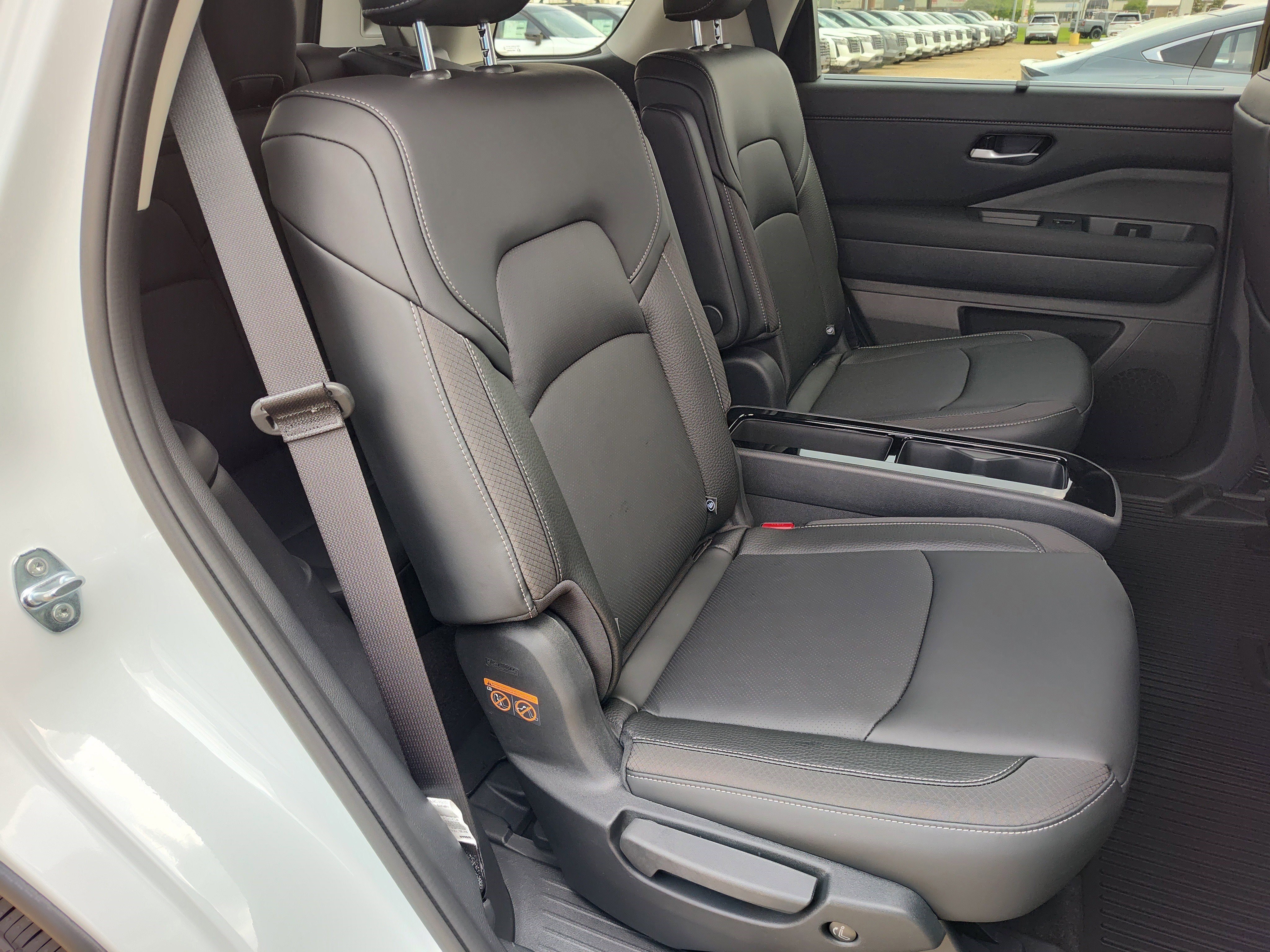 New 2026 Nissan Pathfinder SL w/ SL Premium Package FWD image 14