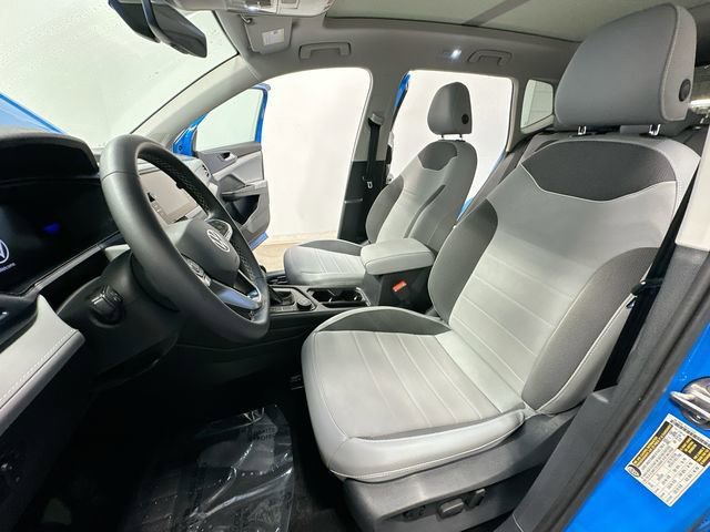 Used 2023 Volkswagen Taos SE w/ Panoramic Sunroof Package AWD/4WD image 17