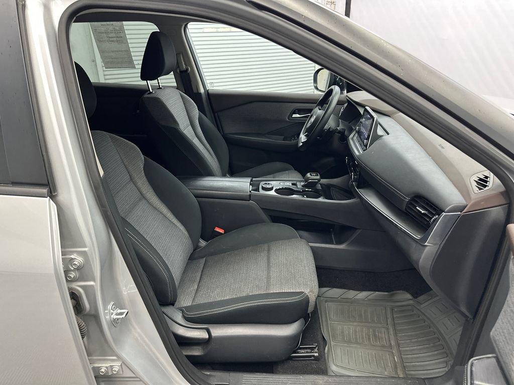 Used 2022 Nissan Rogue SV image 14