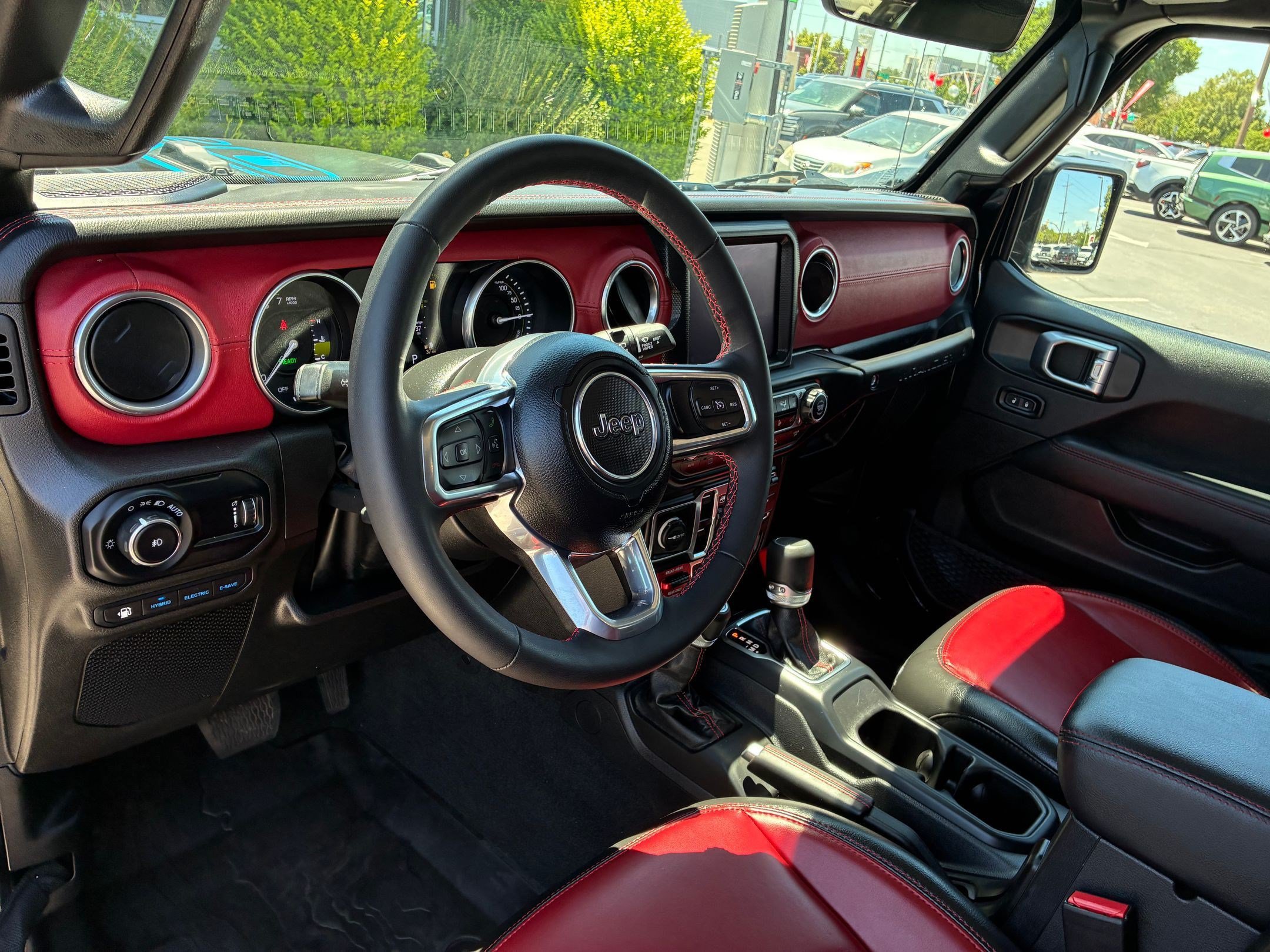Used 2023 Jeep Wrangler Unlimited Rubicon 4xe AWD/4WD image 15