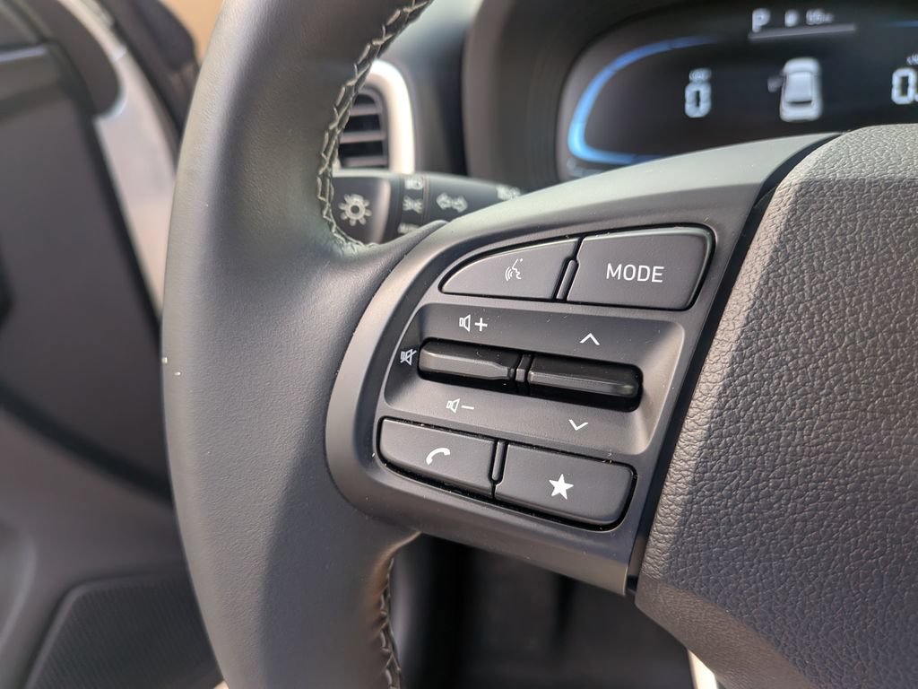 Certified 2024 Hyundai Venue SEL FWD image 25